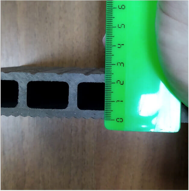 Замер толщины доски из ДПК после набухания