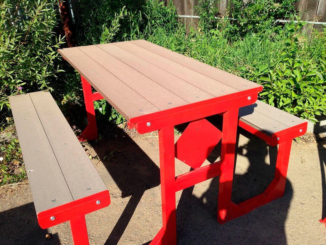 Скамейки со столом