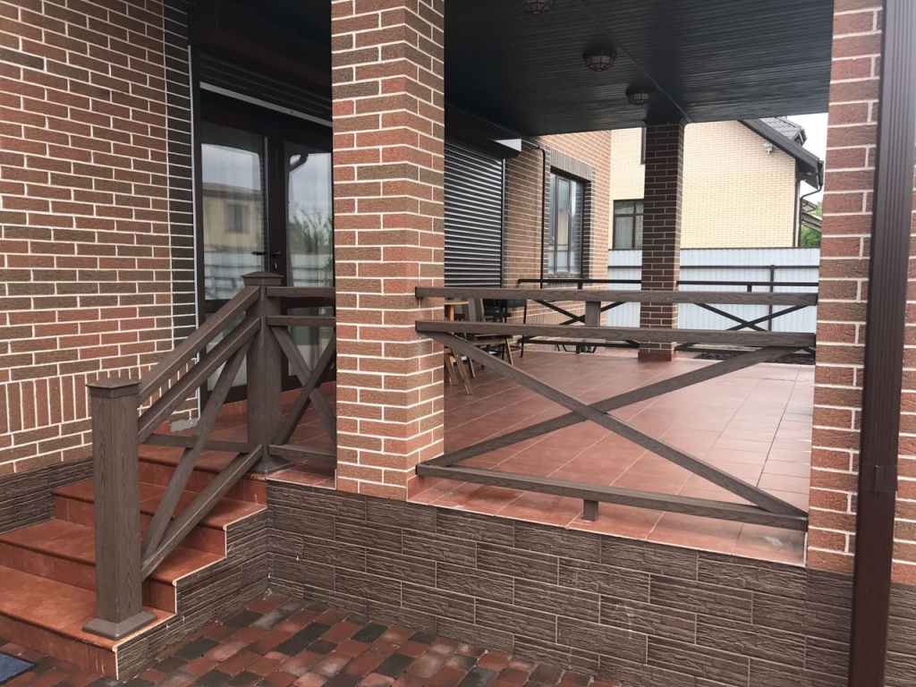 Монтаж перил из ДПК